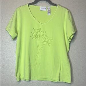 Liz Claiborne Green Short Sleeve T-Shirt with Palm Tree Design Size M‎